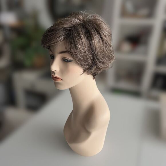 Synthetic Fashion Wig. Jon Renau. O’so’Lite. Brown with 10% gray. Sz: Avg - Picture 8 of 10